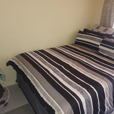 Kempton Park Lodge Birch Acres Kempton Park Esterno foto