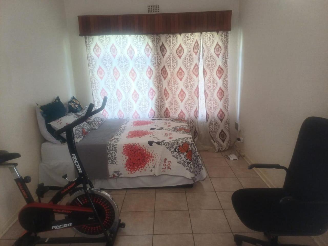 Kempton Park Lodge Birch Acres Kempton Park Esterno foto