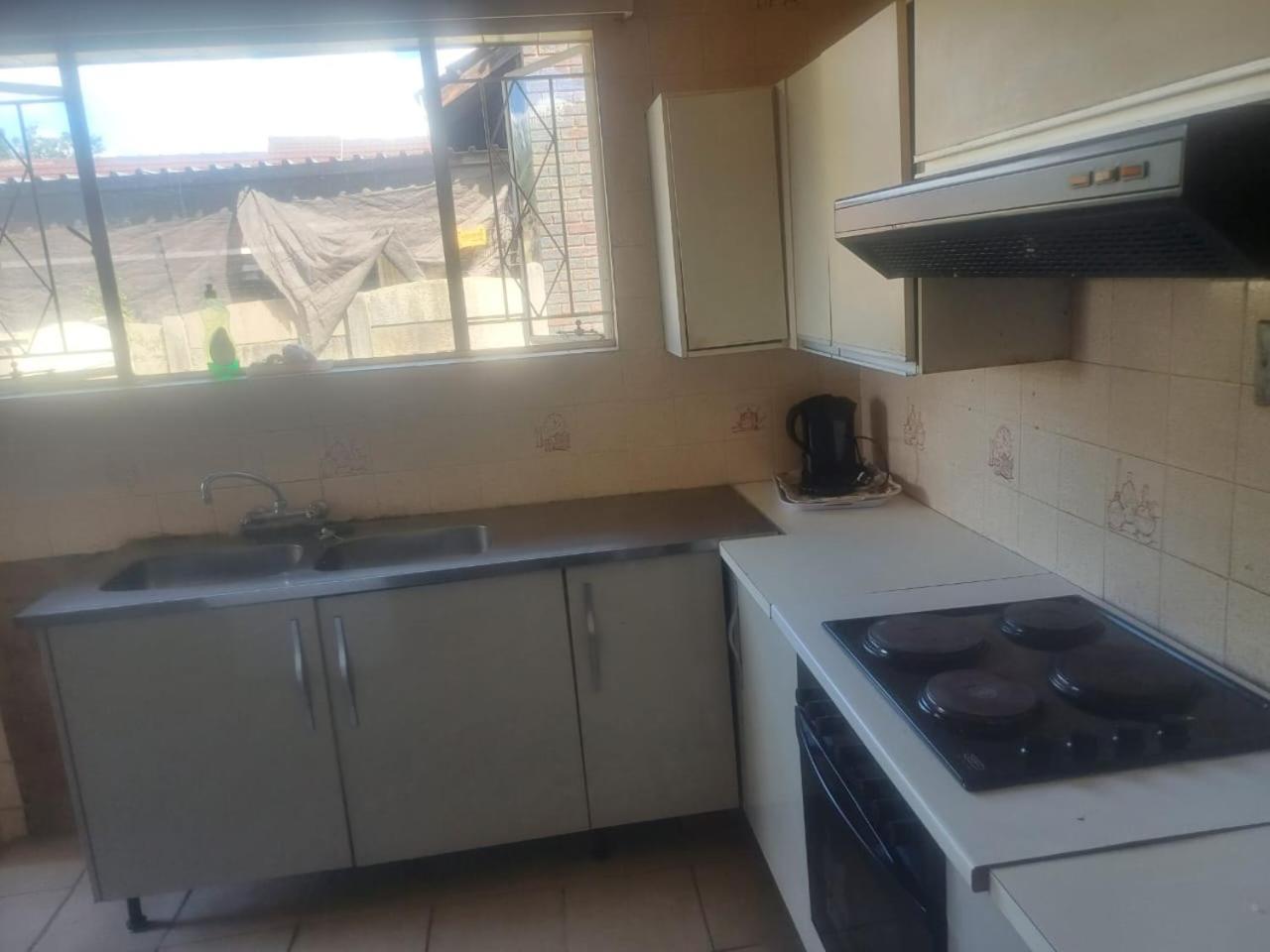 Kempton Park Lodge Birch Acres Kempton Park Esterno foto