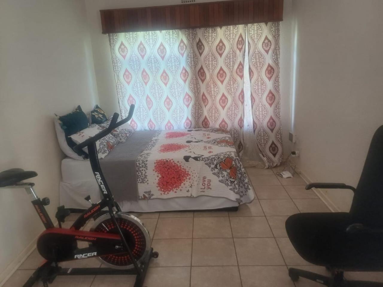 Kempton Park Lodge Birch Acres Kempton Park Esterno foto