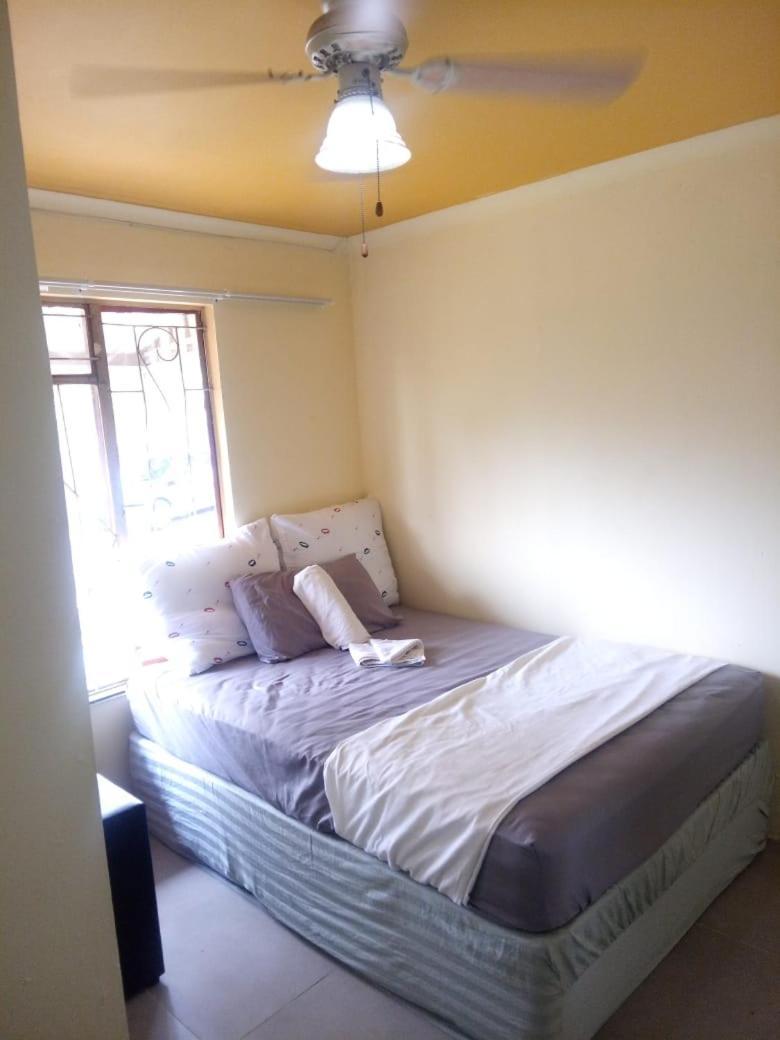 Kempton Park Lodge Birch Acres Kempton Park Esterno foto